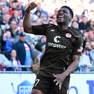 Oladapo Afolayan jubelt in Kiel