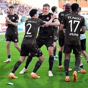 St. Pauli-Profis jubeln nach Kiel-Sieg