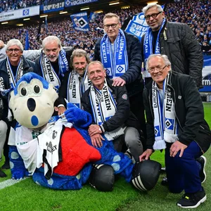 Gruppenfoto der ehemaligen HSV-Mannschaft von 1983