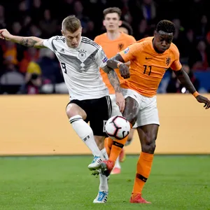 Quincy Promes gegen Toni Kroos