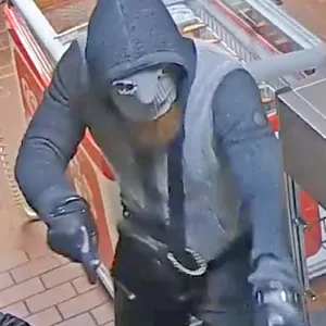 Mit einem Messer in der Hand forderte der Mann Geld.