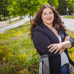 Am Osdorfer Born fühlt sich Cansu Özdemir zuhause und möchte hier weiterhin wohnen.