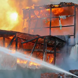 Großbrand im Norden – rund 100 Feuerwehrmänner im Einsatz