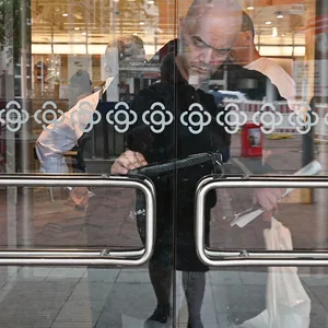 Die Harburger Karstadt-Filiale wurde am Freitagmittag geschlossen. Auch Wandsbek ist jetzt dicht.