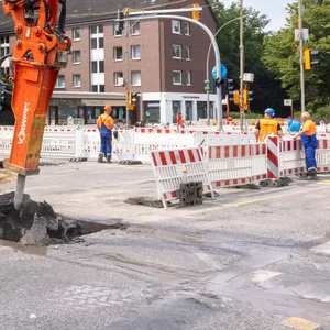 Die Wandsbeker Chaussee ist derzeit auf unbestimmte Zeit vollgesperrt.