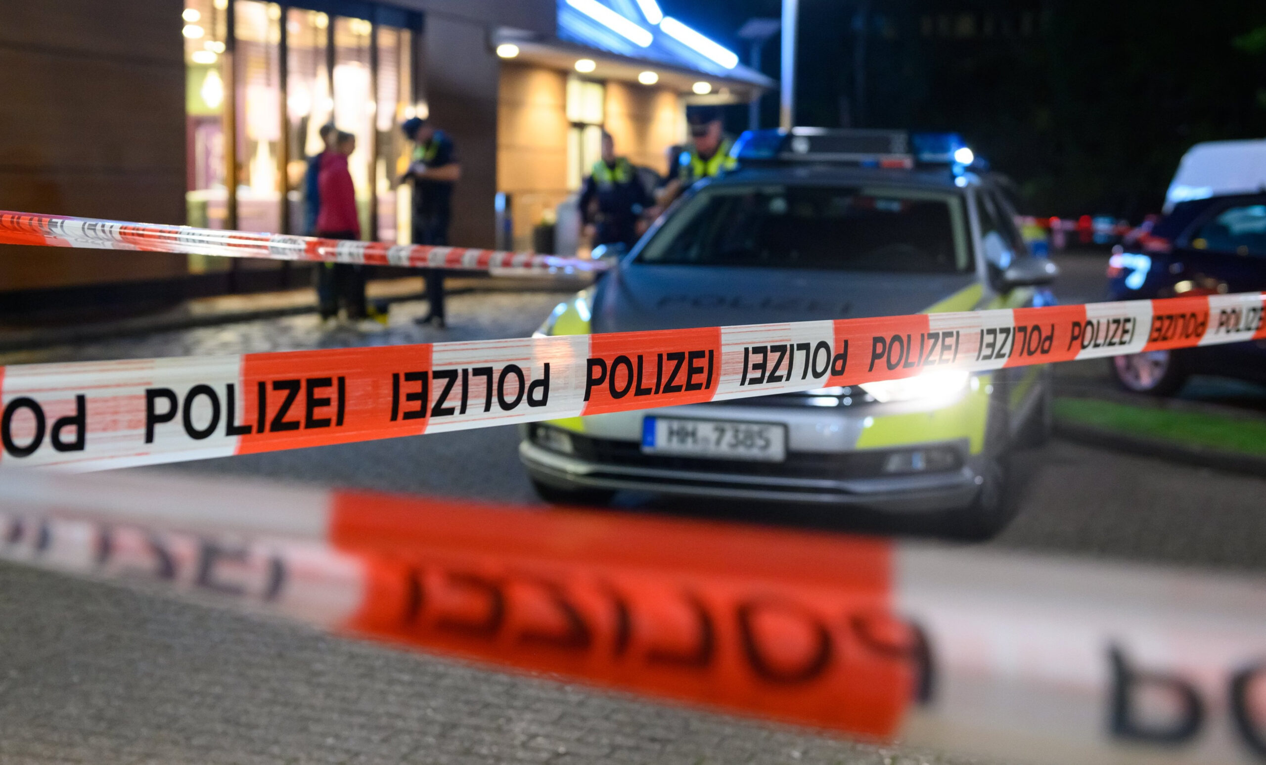 Bei einem Raubüberfall auf eine Kneipe in Berne erbeutete der Täter mehrere hundert Euro (Symbolbild).