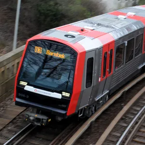 Ein Zug der U3 unterwegs in Richtung Barmbek (Symbolbild).