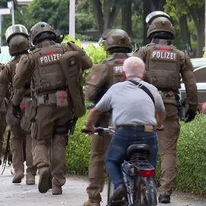 Die Polizei hat am Dienstag eine Schule in Norderstedt aufgrund eines Amokverdachts räumen lassen.
