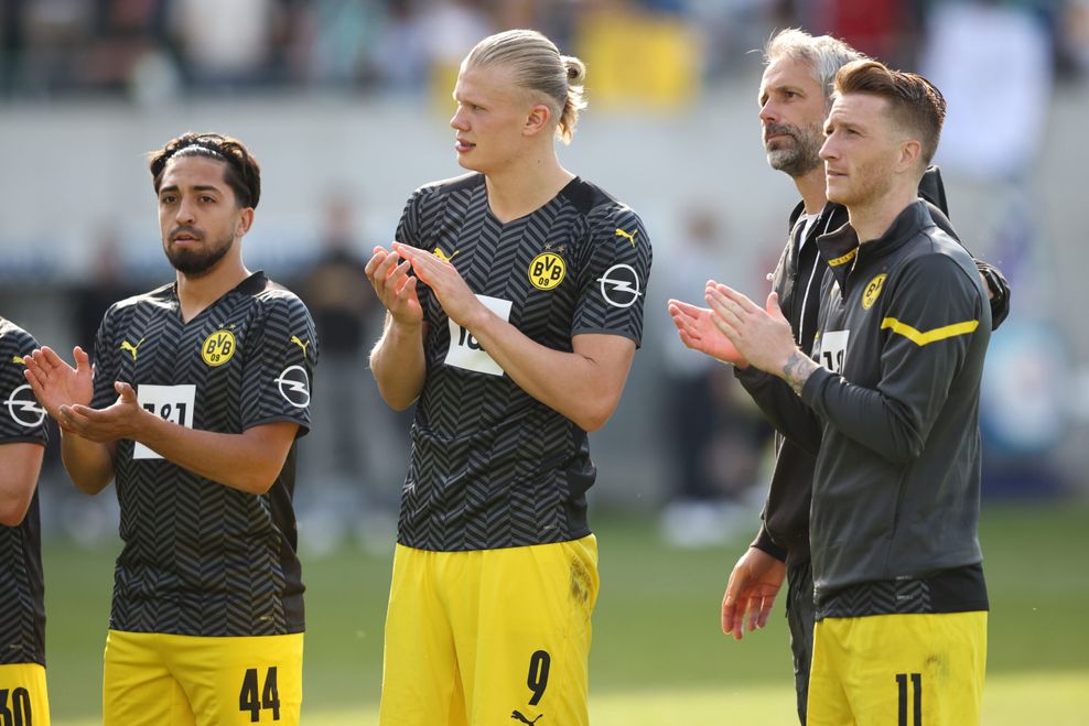 Immanuel Pherai mit Erling Haaland, Marco Rose und Marco Reus