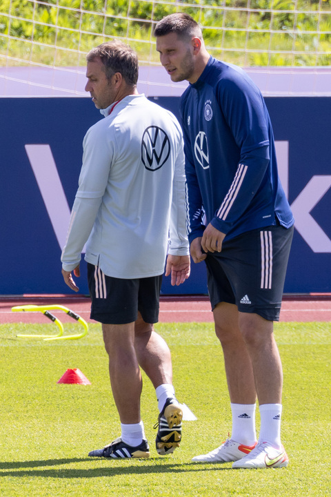 Hansi Flick und Niklas Süle beim Training