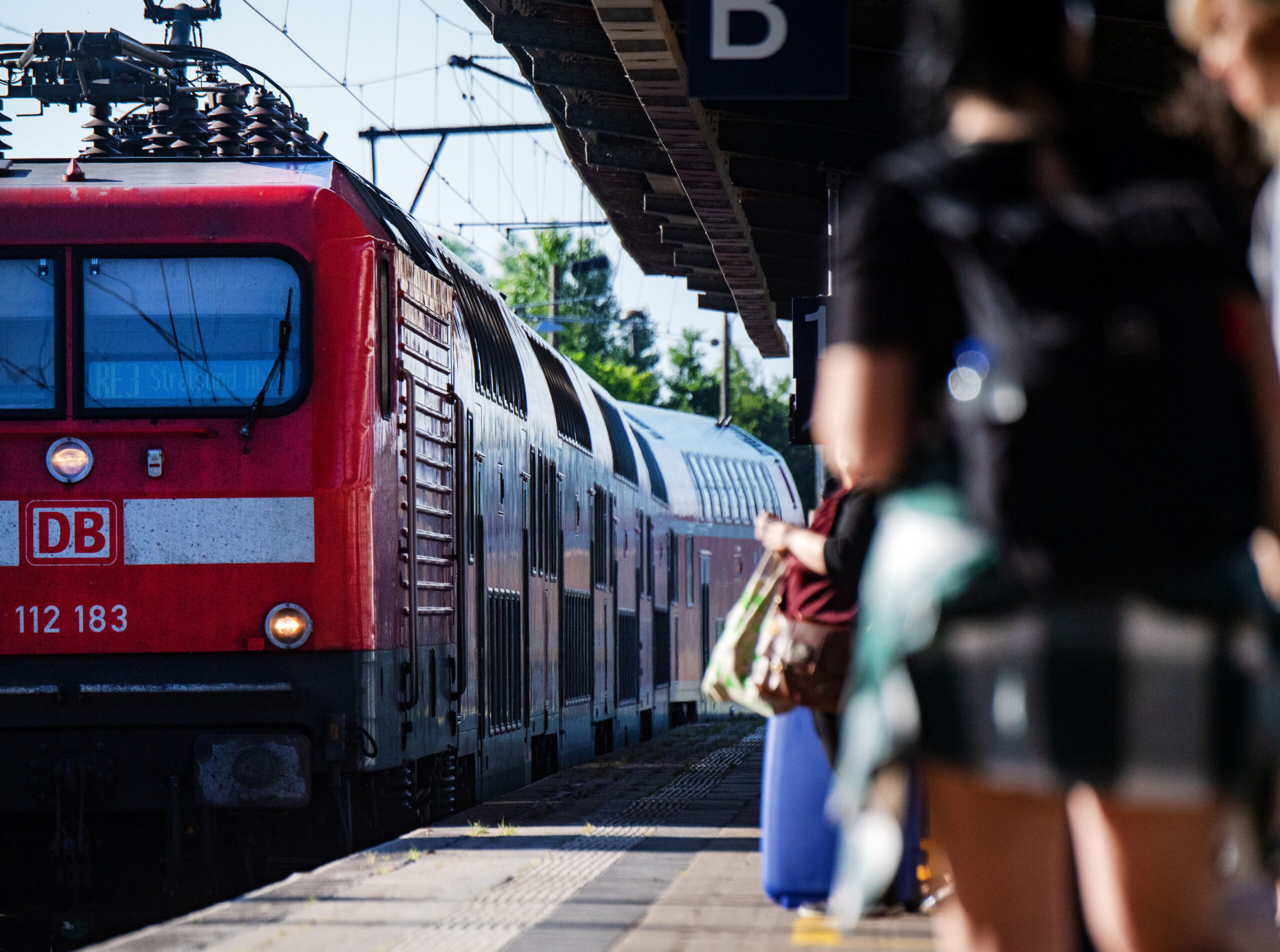 Während der großen Ferien für einen Euro am Tag mit Bus und Bahn durch den ganzen Norden: Das bietet das Sommerferienticket (Symbolbild).