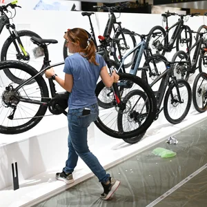 Die Lager der Hersteller sind voll, die Hersteller gewähren satte Rabatte: Die Zeit, ein Fahrrad zu kaufen, war selten besser (Symbolbild).