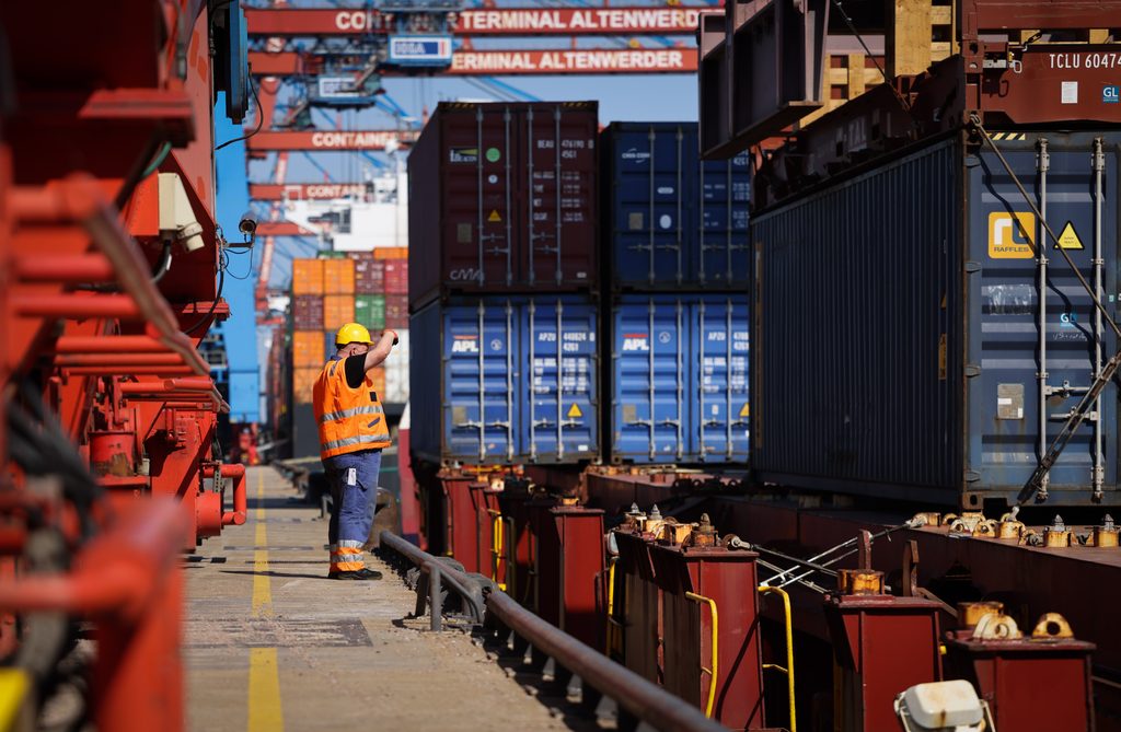 83, Millionen Container kamen im vergangenen Jahr in Hamburg an. Immer wieder werden in ihnen auch Drogen gefunden.