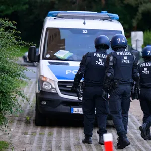 In Niedersachsen wurde ein Mann nach dem Tod seiner Freundin festgenommen. (Archivbild)