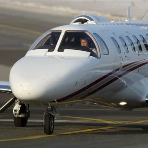Ein Privatjet: Mehr als 10.000 Starts und Landungen von Privatjets gab es von Anfang 2022 bis April 2023 am Hamburger Flughafen. (Symbolbild)