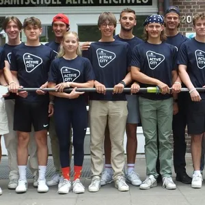 Gruppenfoto der Ruderer der Grund- und Stadtteilschule Alter Teichweg