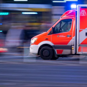 In Hammerbrook ist ein Bauarbeiter von einem Gerüst gefallen und hat sich verletzt. (Symbolbild)