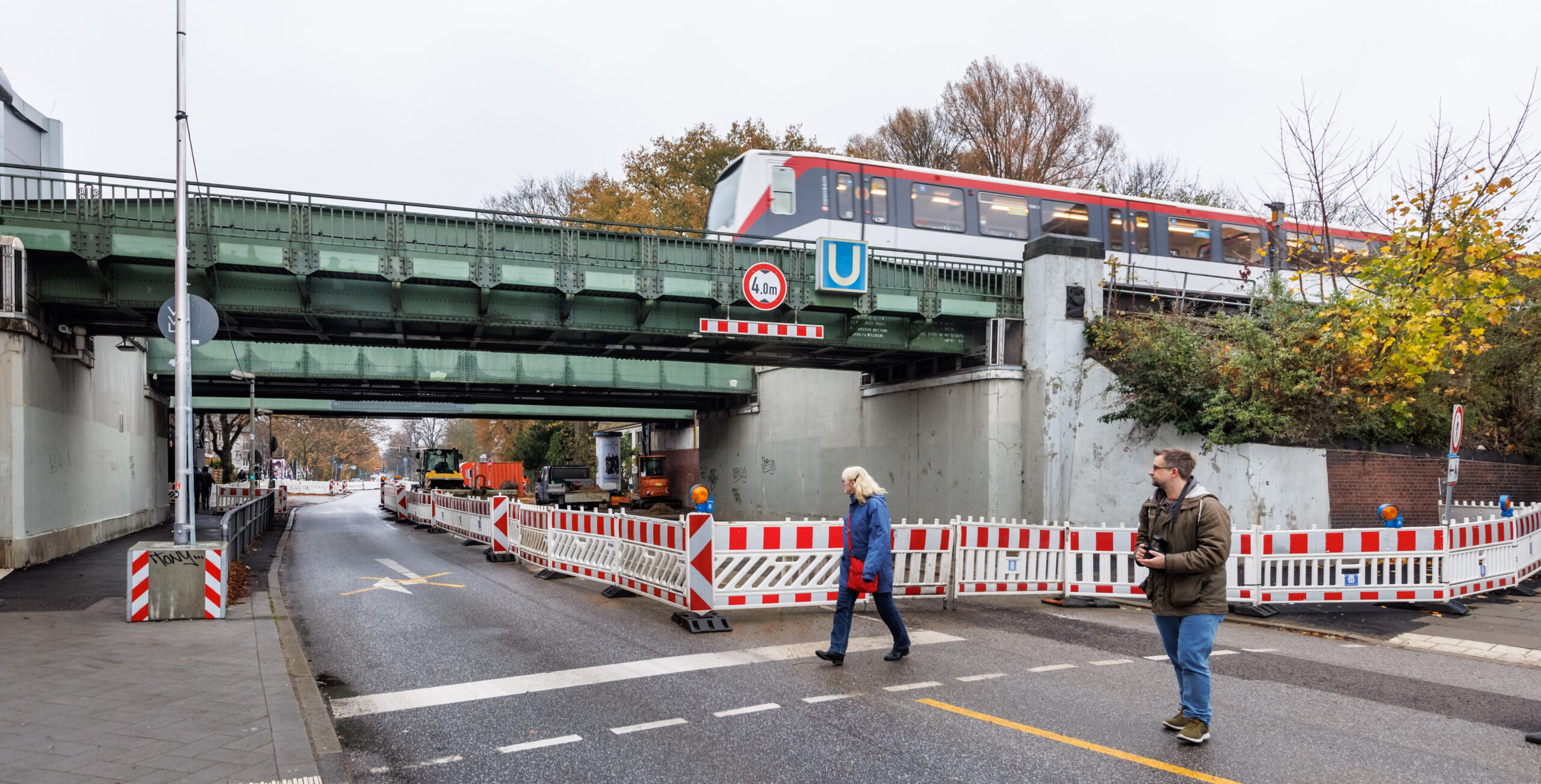 Aufnahme der Bahnbrücken an der Station Wandsbek-Gartenstadt.