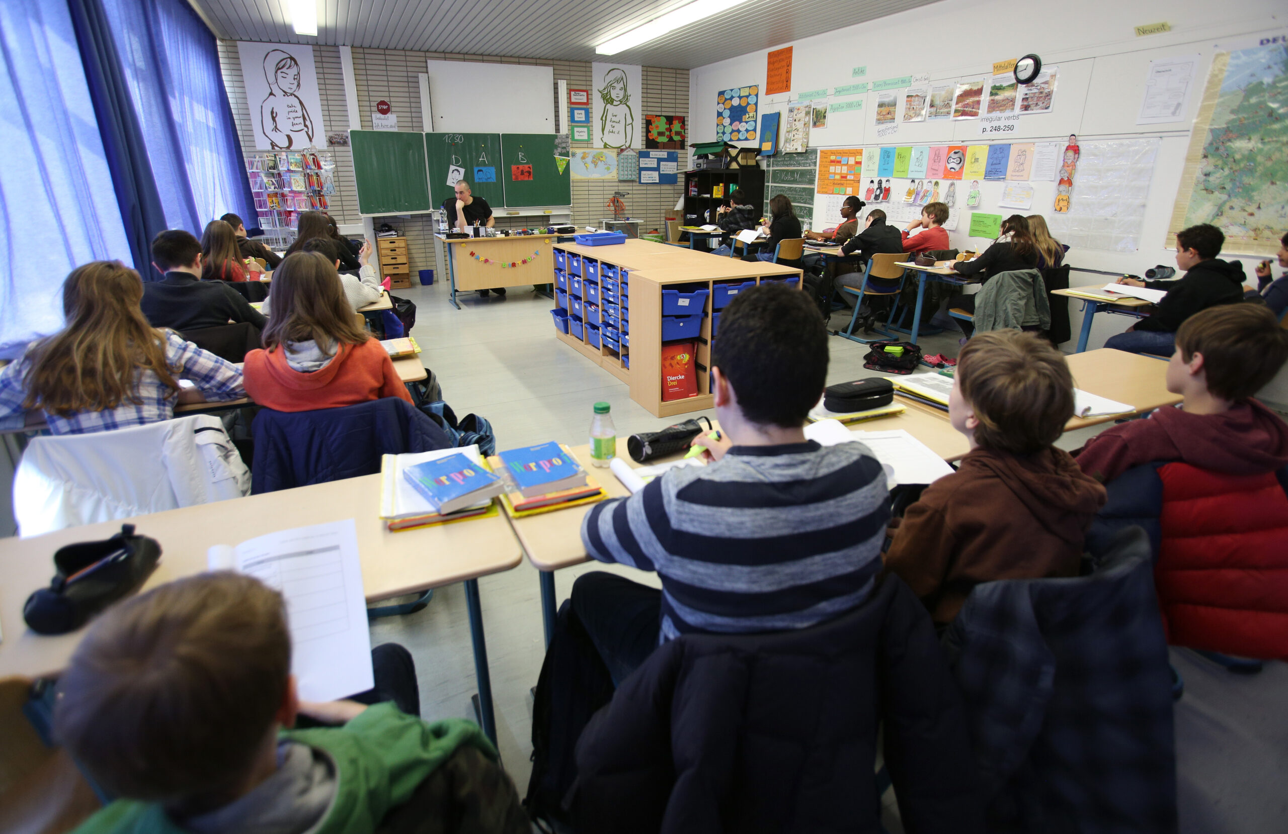 Unterricht an einer Schule in Hamburg (Archivbild): Der Senat will insgesamt 900 Millionen Euro in Schulen investieren.