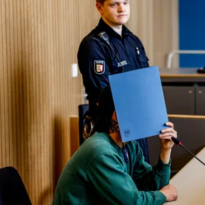 Der Mann wurde zu zehn Jahren Haft verurteilt. (Archivbild)