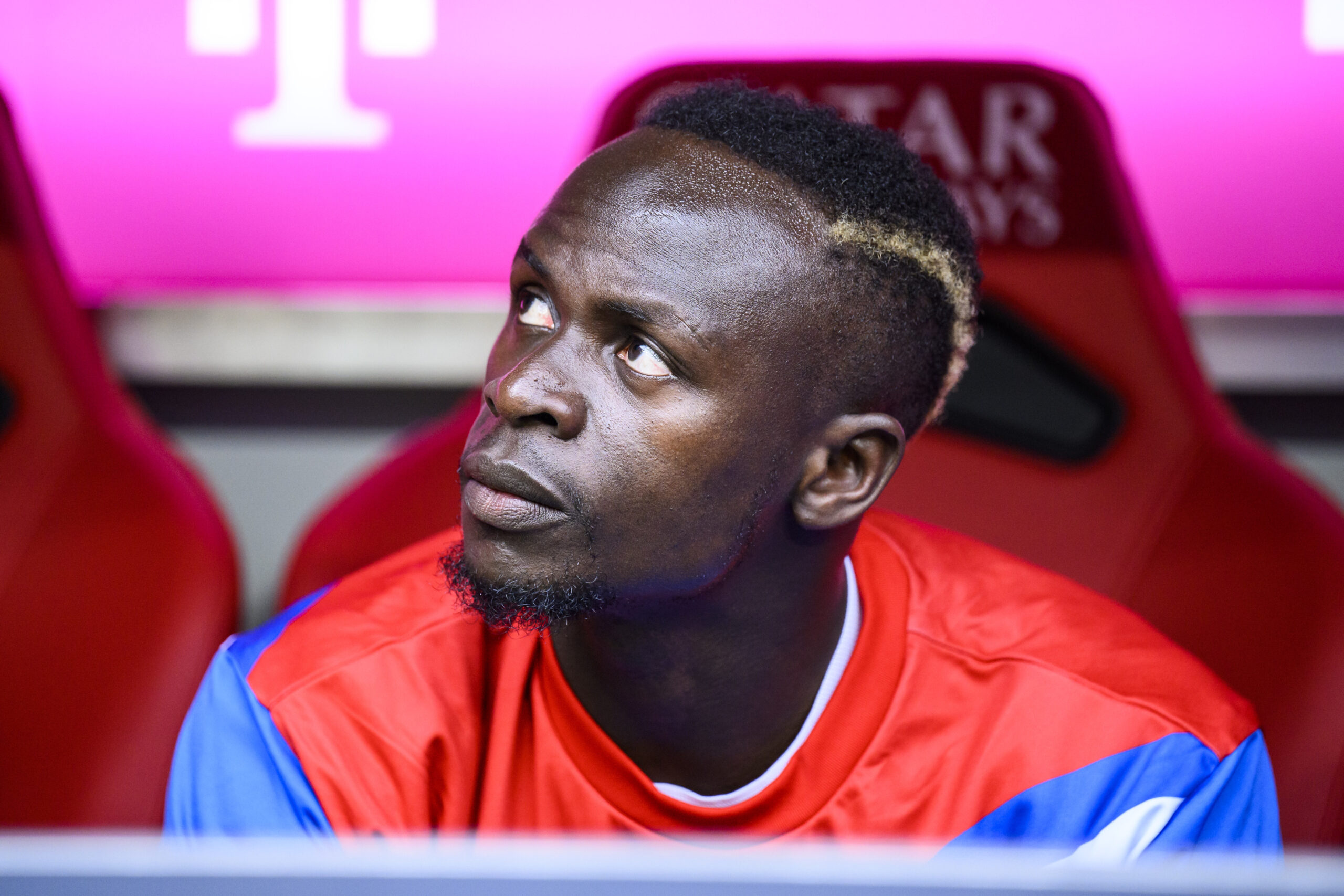 Sadio Mané auf der Bank beim FC Bayern München.