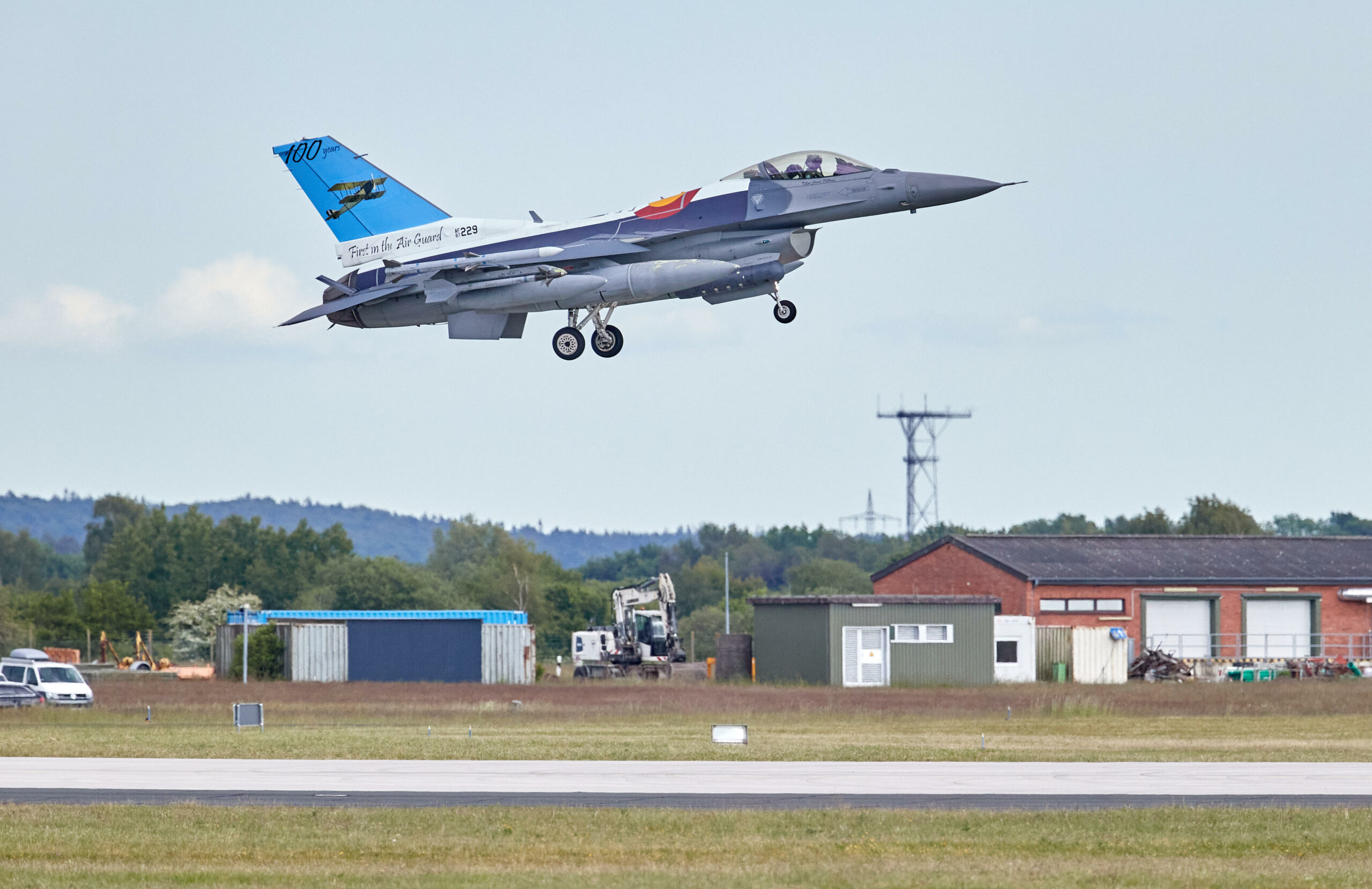 Insgesamt sieben Kampfjets vom Typ F16 aus den USA sind am Samstag im schleswig-holsteinischen Jagel gelandet. Sie sind Teil der größten Luftübung seit der Nato-Gründung.