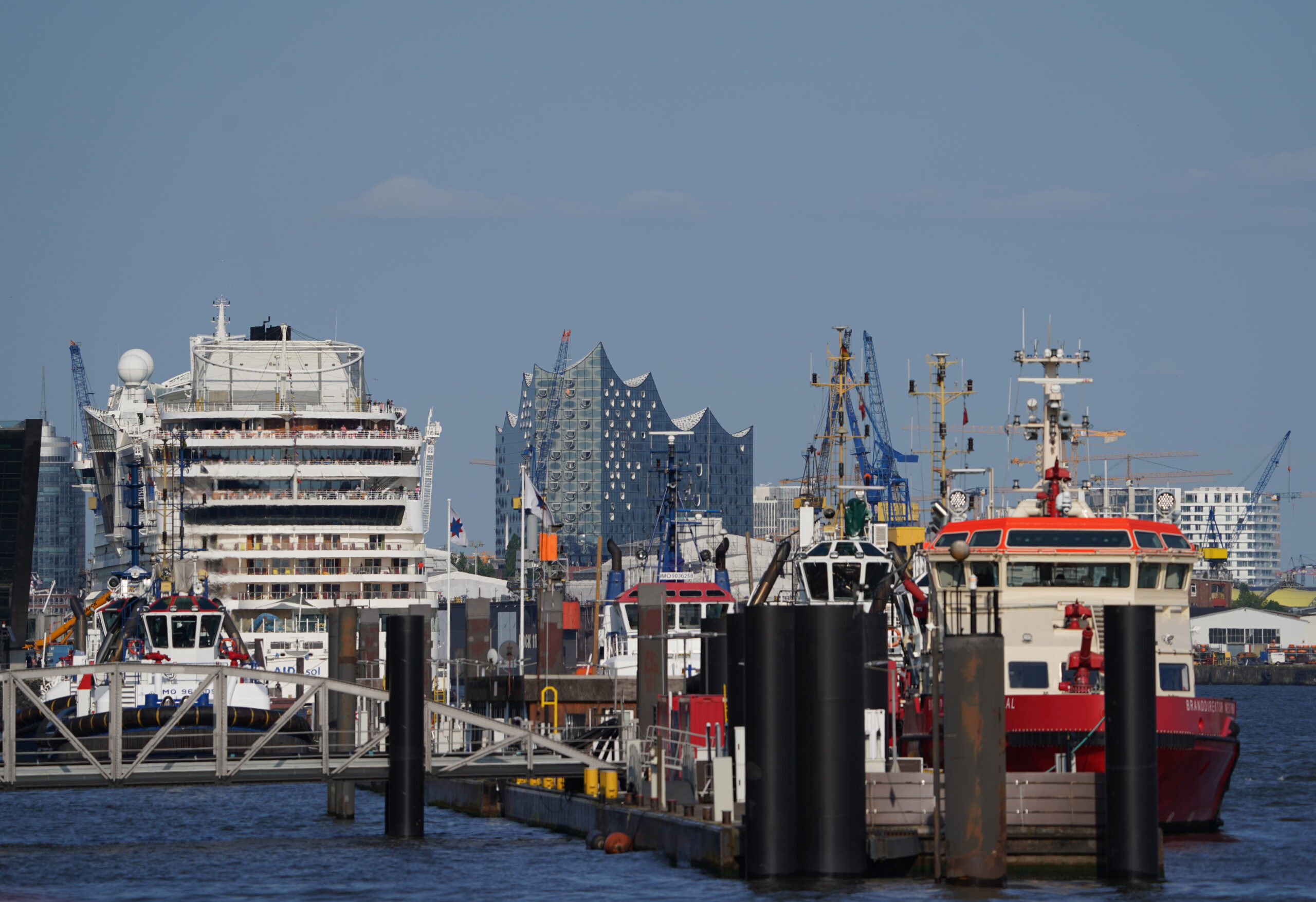 Die Kreuzfahrtschiffe machen Hamburg zu einer der dreckigsten Städte Europas. (Symbolbild)