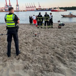 Elbe Schwimmer vermisst Strand