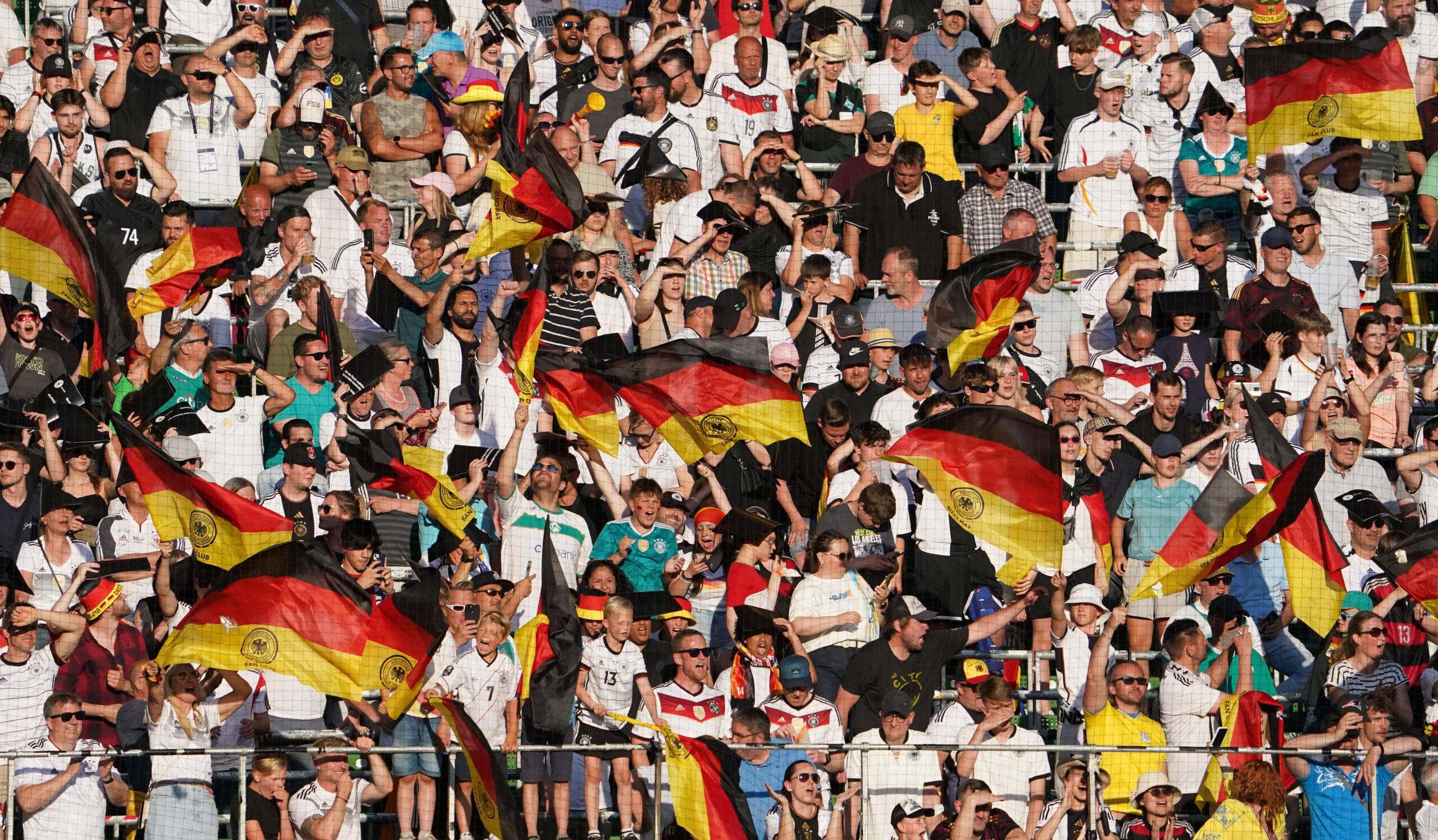 Die Deutschland-Fans im Weserstadion.