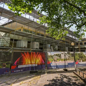 Der Bezirk Hamburg-Mitte hat das Café „Seeterrassen“ im Park Planten un Blomen gekauft. Künftig soll dort wieder ein Restaurant einziehen.