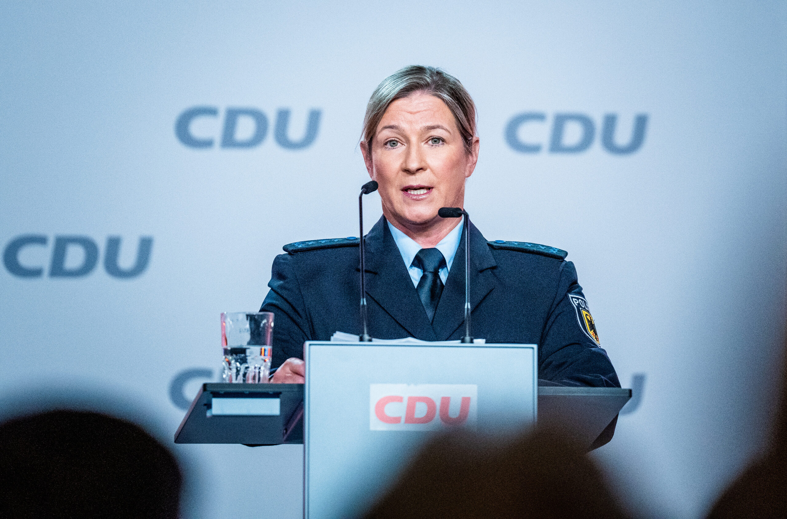 Claudia Pechstein, Olympiasiegerin im Eissschnelllauf, spricht in ihrer Uniform als Bundespolizistin beim CDU-Grundsatzkonvent