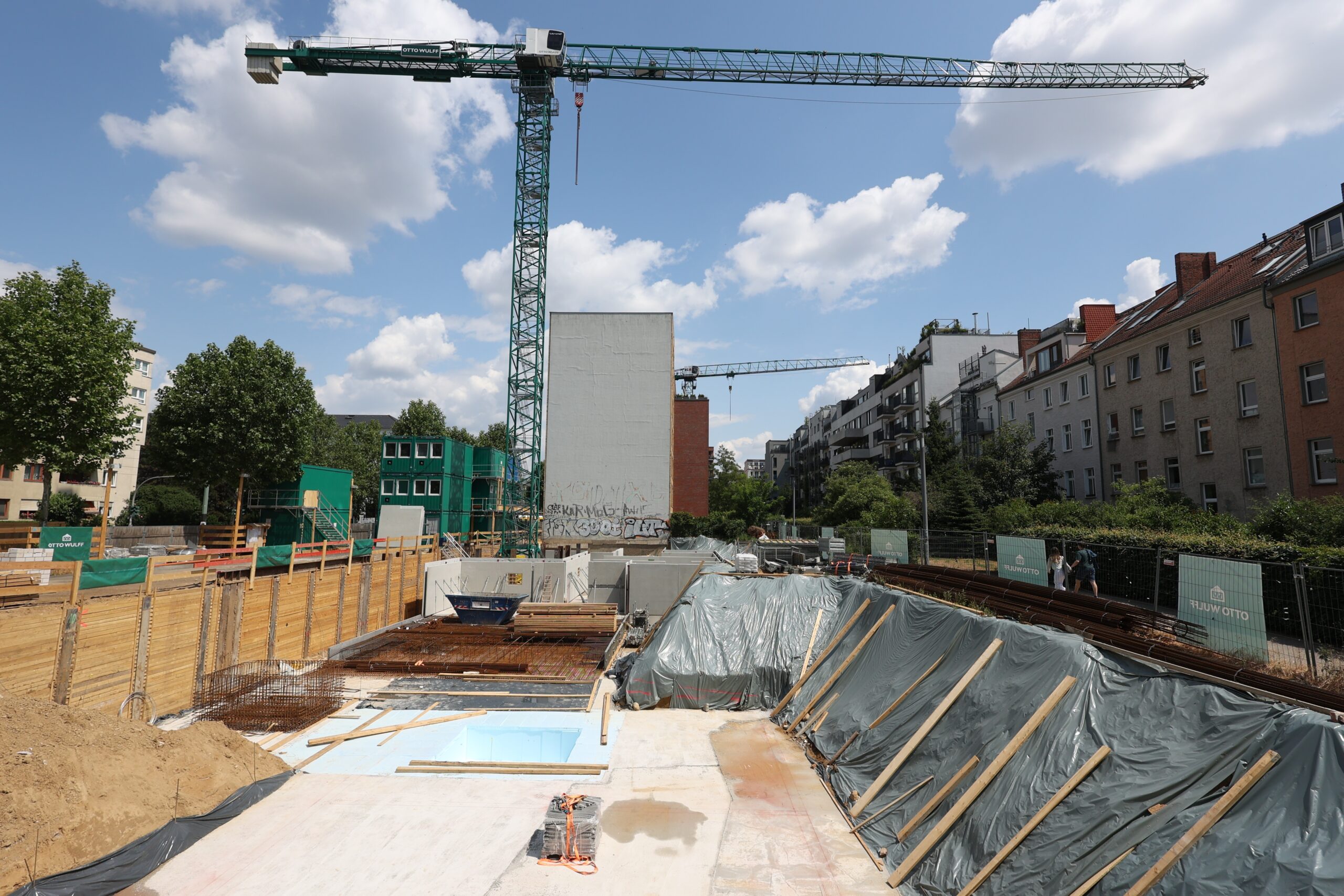 In Berlin ist bei Bauarbeiten ein Fluchttunnel aus DDR-Zeiten entdeckt worden.