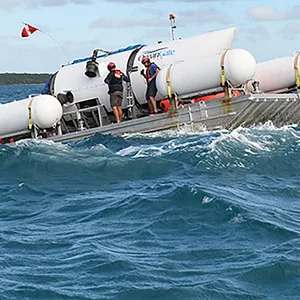 Dieses undatierte von OceanGate Expeditions herausgegebene Foto zeigt das Tauchboot „Titan“, mit dem die Wrackstelle der „Titanic“ besucht wird.