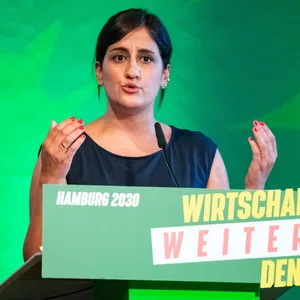 Maryam Blumenthal, bleibt Chefin der Grünen in Hamburg – ab sofort aber zusammen mit Leon Alam in einer Doppelspitze.