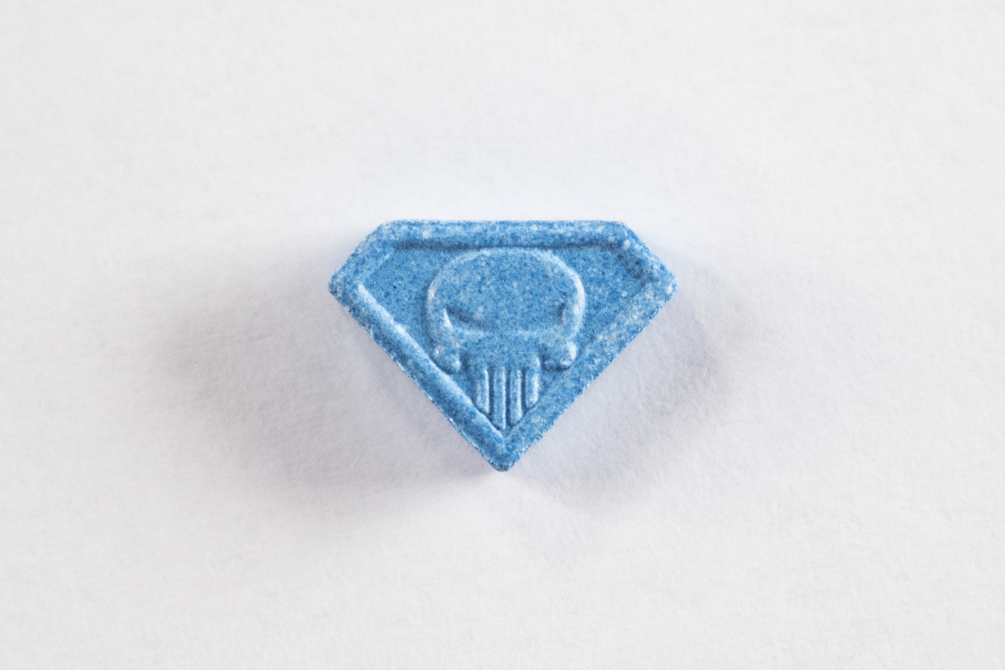 Die Ecstasy-Pille „Blue Punisher“.