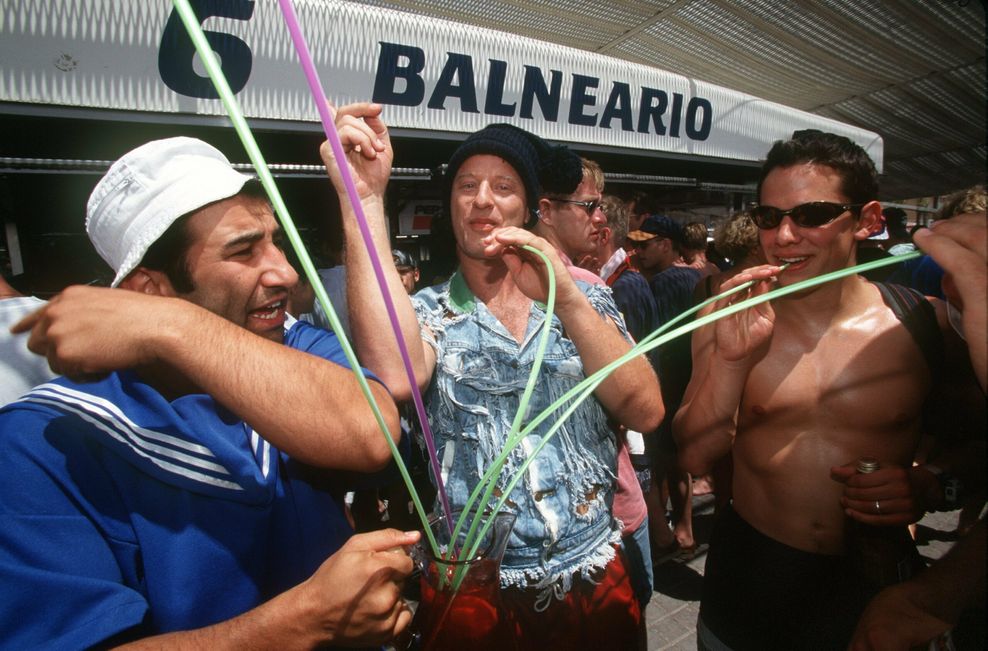 Hilmi Sözer (l.) und Tom Gerhardt (m.) während der Dreharbeiten zum Film „Ballermann 6“. (Archivbild)