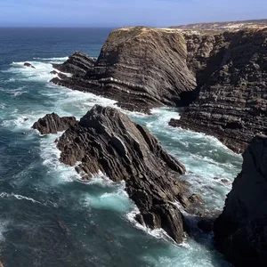 Steilklippen am Cabo Sardao.