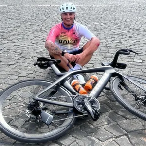 Fabio Cannavaro bei seiner Radtour