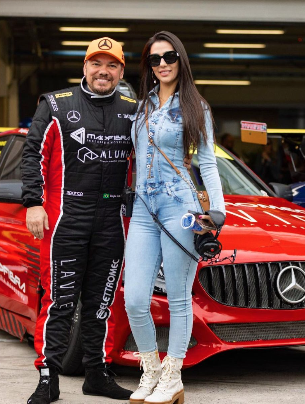 Autorennfahrer Douglas Costa mit seiner Verlobten Mariana Giordana