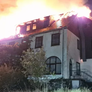 In einer leerstehenden Jugendherberge in Feldberg ist am Wochenende offenbar ein Feuer gelegt worden.