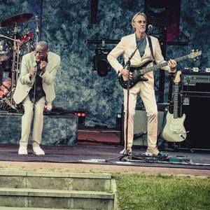 Eine Band, drei Leader: Mike Rutherford (r.) teilt sich die Boss-Rolle mit den Sängern Tim Howar (l.) und Andrew Roachford (m.).
