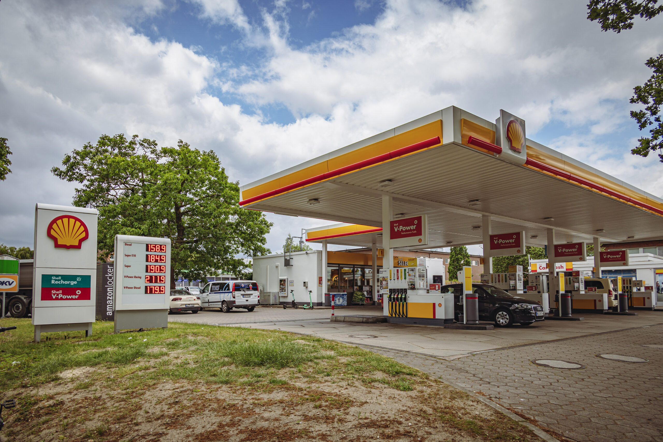 Bei der Shell-Tankstelle Alsterkrugchaussee 431 in Groß Borstel kam es zu der fatalen Sprit-Verwechslung.