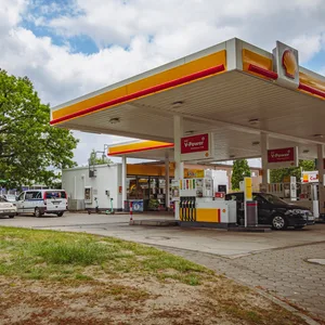Bei der Shell-Tankstelle Alsterkrugchaussee 431 in Groß Borstel kam es zu der fatalen Sprit-Verwechslung.