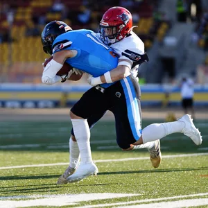 Ein Tackle beim Spiel der Hamburg Sea Devils gegen die Breslau Panthers