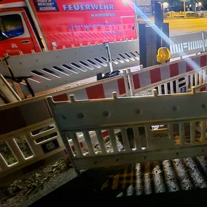 An Absperrung manipuliert ? Radlerin stürzt in Baugrube