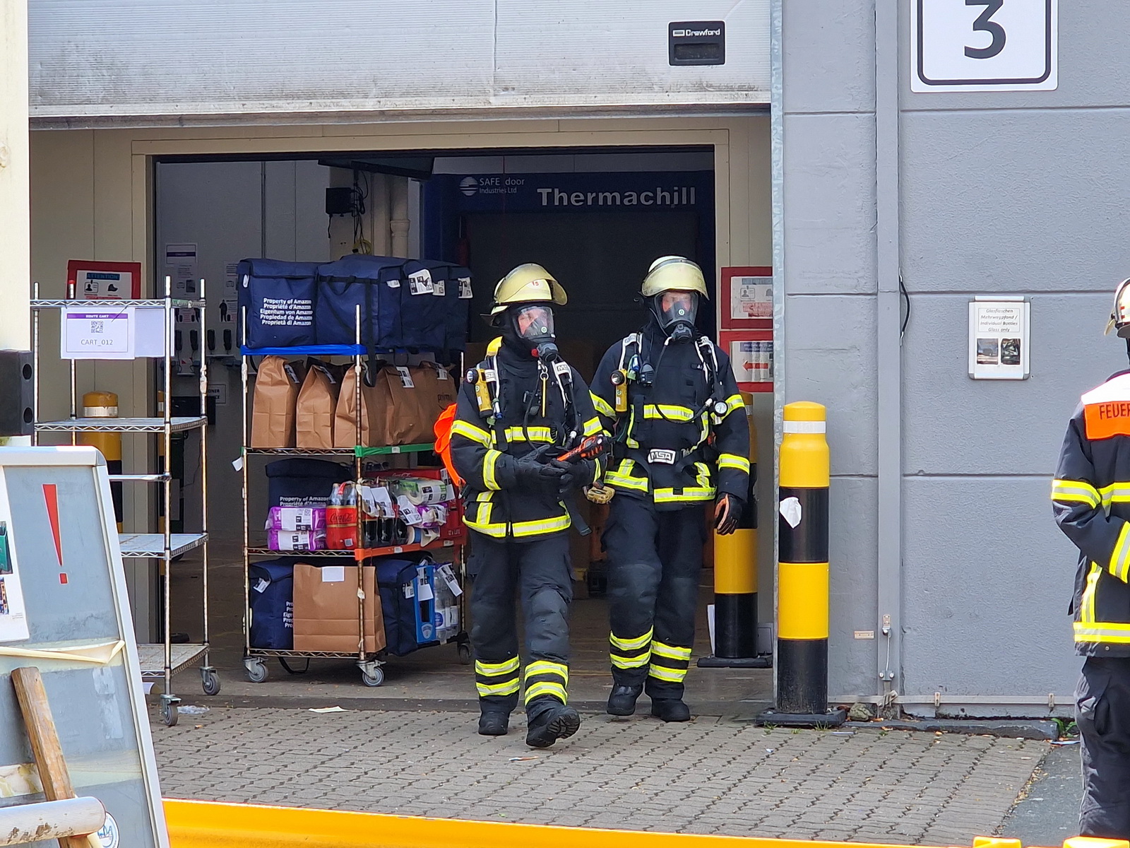 Feuerwehrkräfte am Einsatzort in Eidelstedt.
