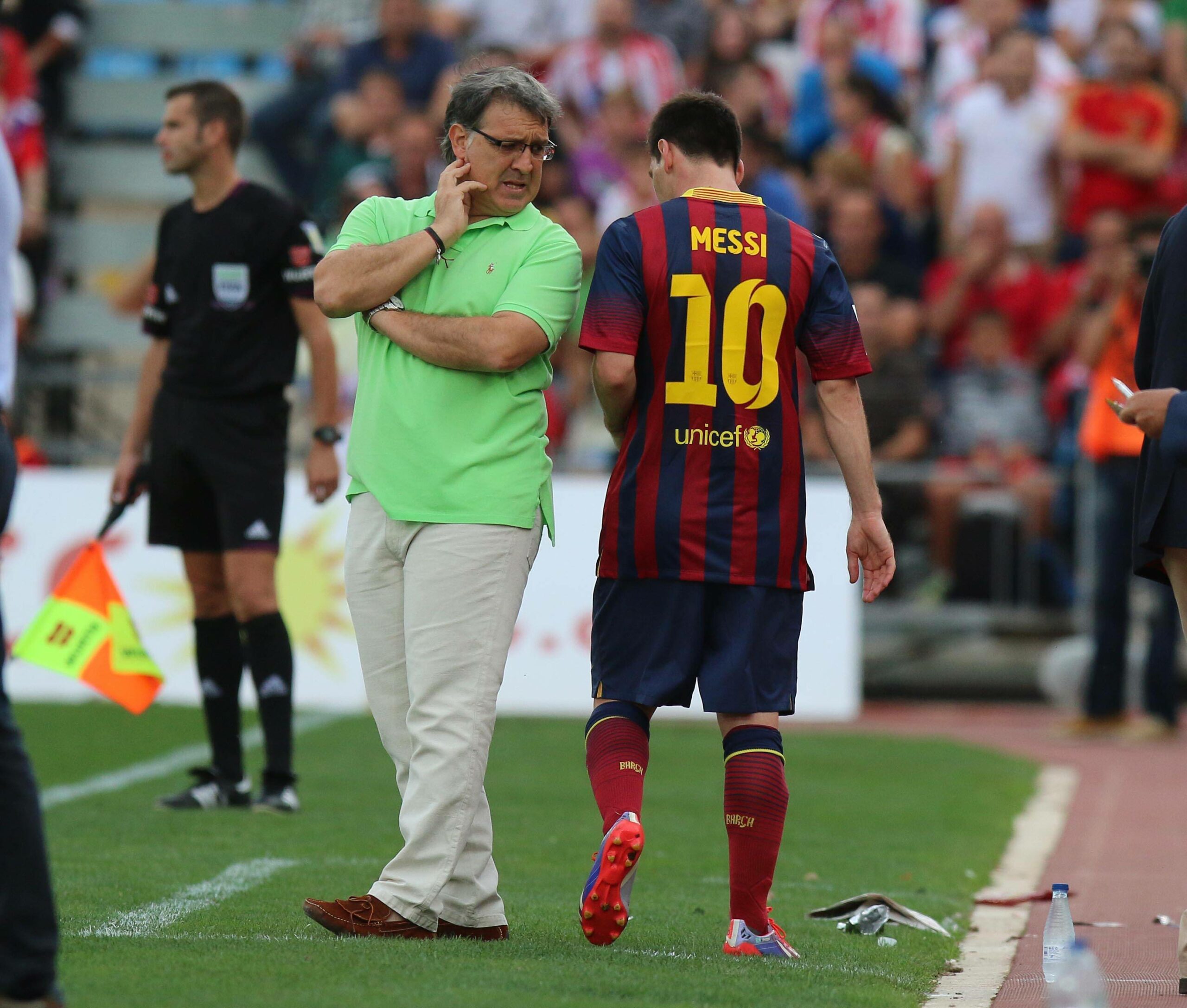 Gerardo Martino gibt Lionel Messi Anweisungen zu Barcelona-Zeiten.