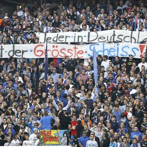 HSV-Fans bringen per Banner ihre Ablehnung gegen RB zum Ausdruck