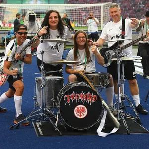 Band Tankard beim Auftritt im Pokalfinale