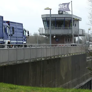 Die Tatenberger Schleuse im Bezirk Bergedorf